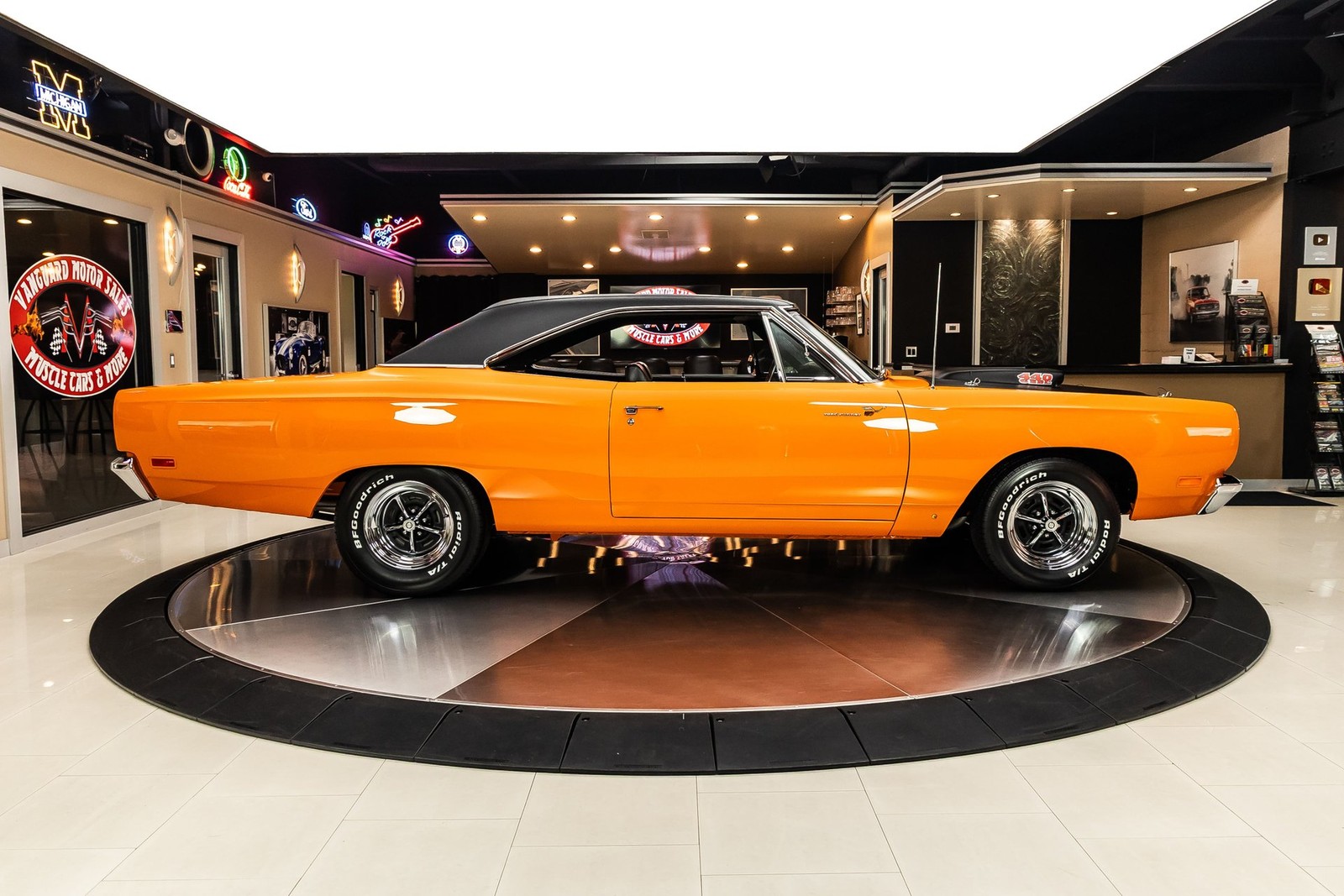 Plymouth-Road-Runner-1969-Coupe-11