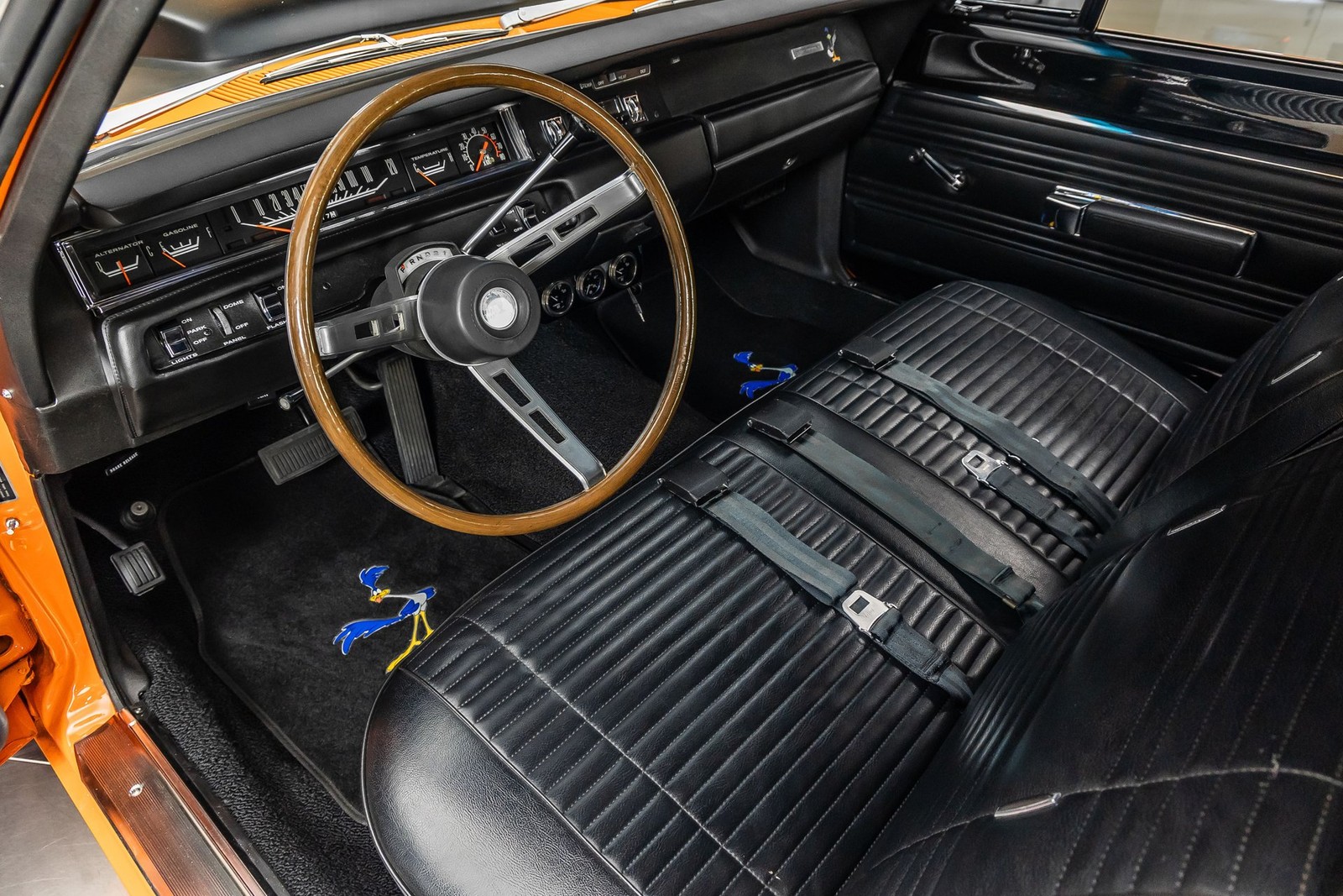 Plymouth-Road-Runner-1969-Coupe-2