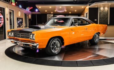 Plymouth-Road-Runner-1969-Coupe