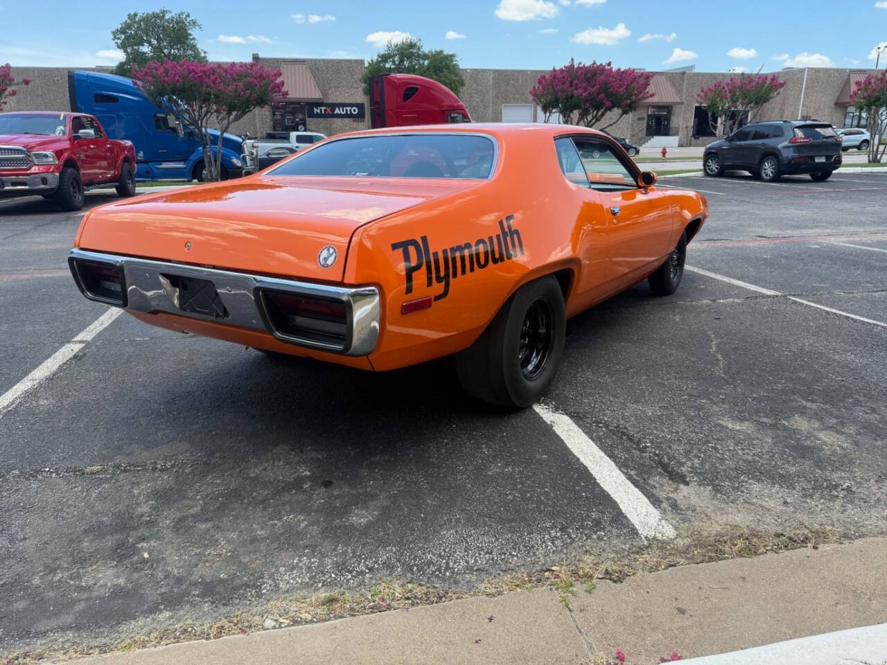 Plymouth-Road-Runner-1972-Coupe-6