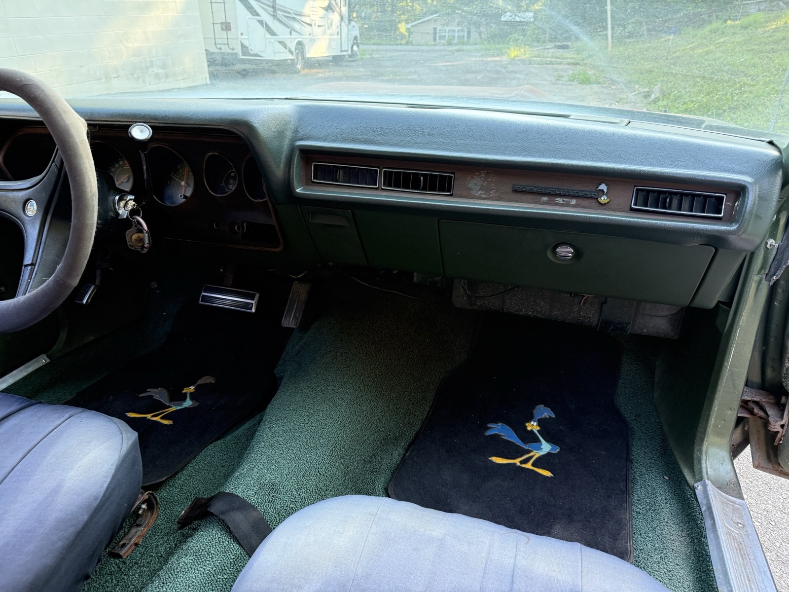 Plymouth-Road-Runner-1973-29