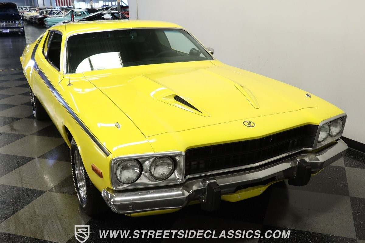Plymouth-Road-Runner-1973-Coupe-14