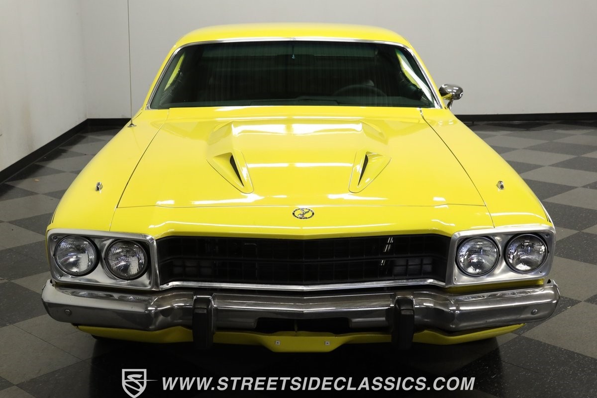 Plymouth-Road-Runner-1973-Coupe-15