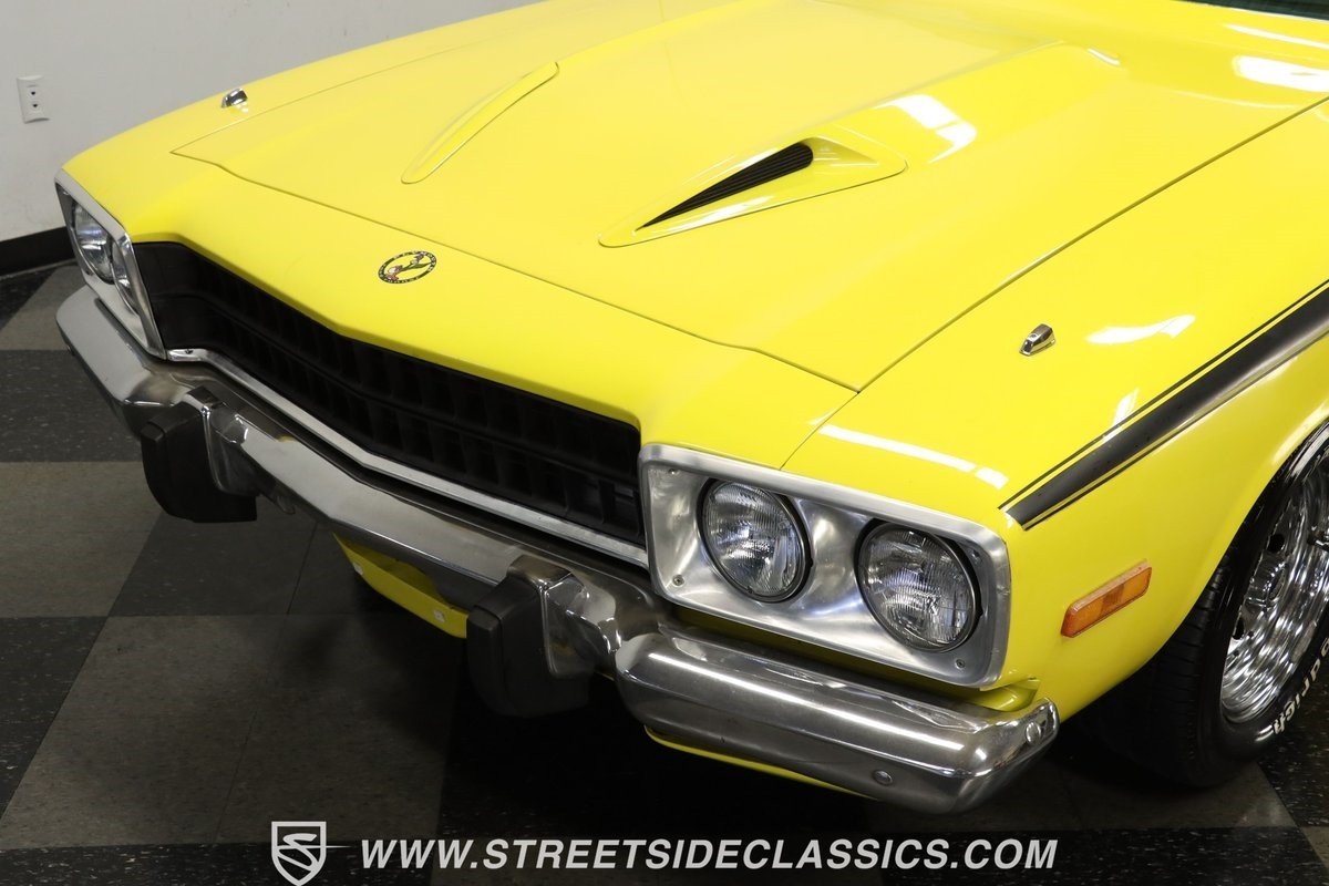 Plymouth-Road-Runner-1973-Coupe-18