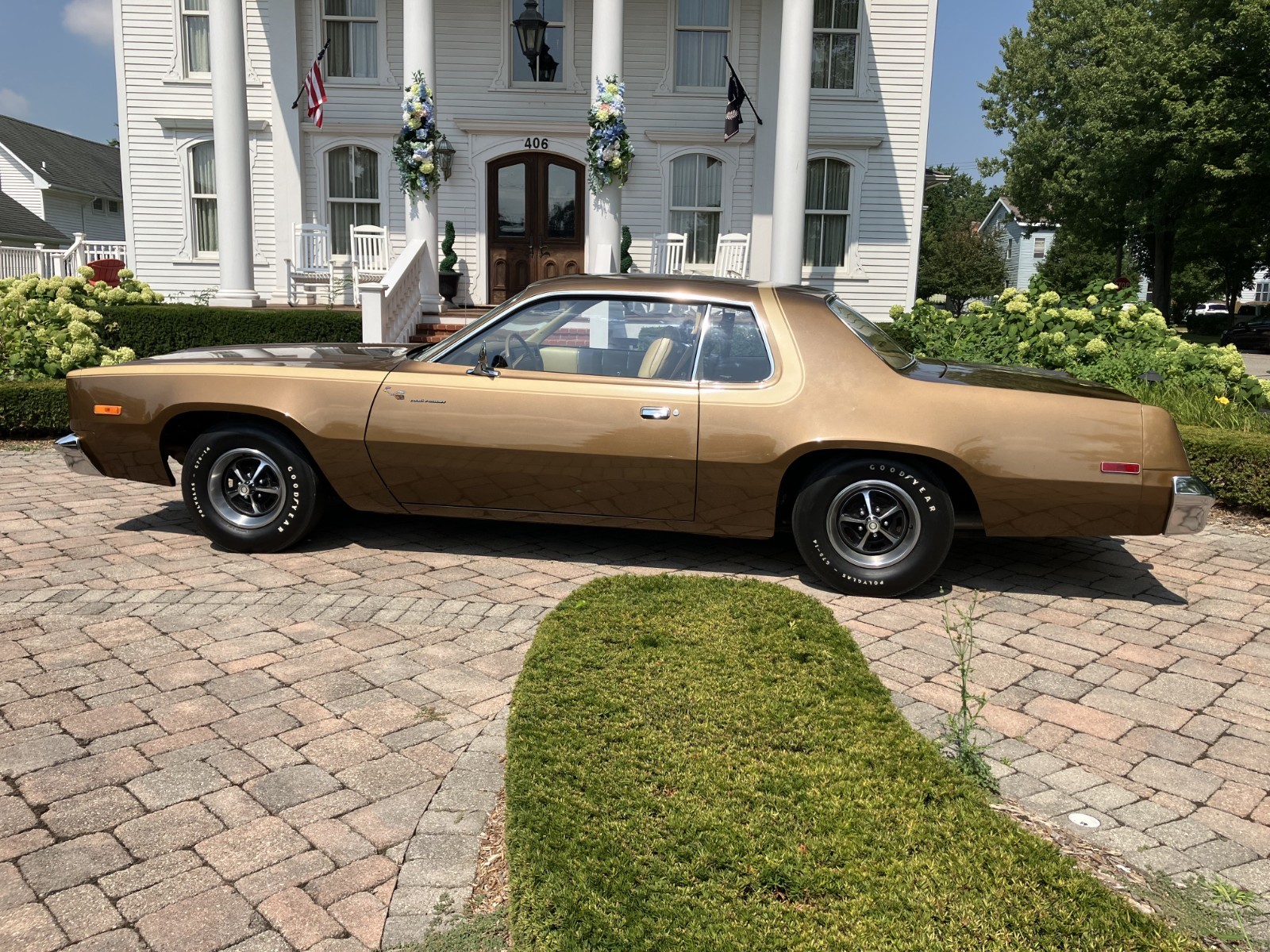 Plymouth-Road-Runner-1975-Coupe-1