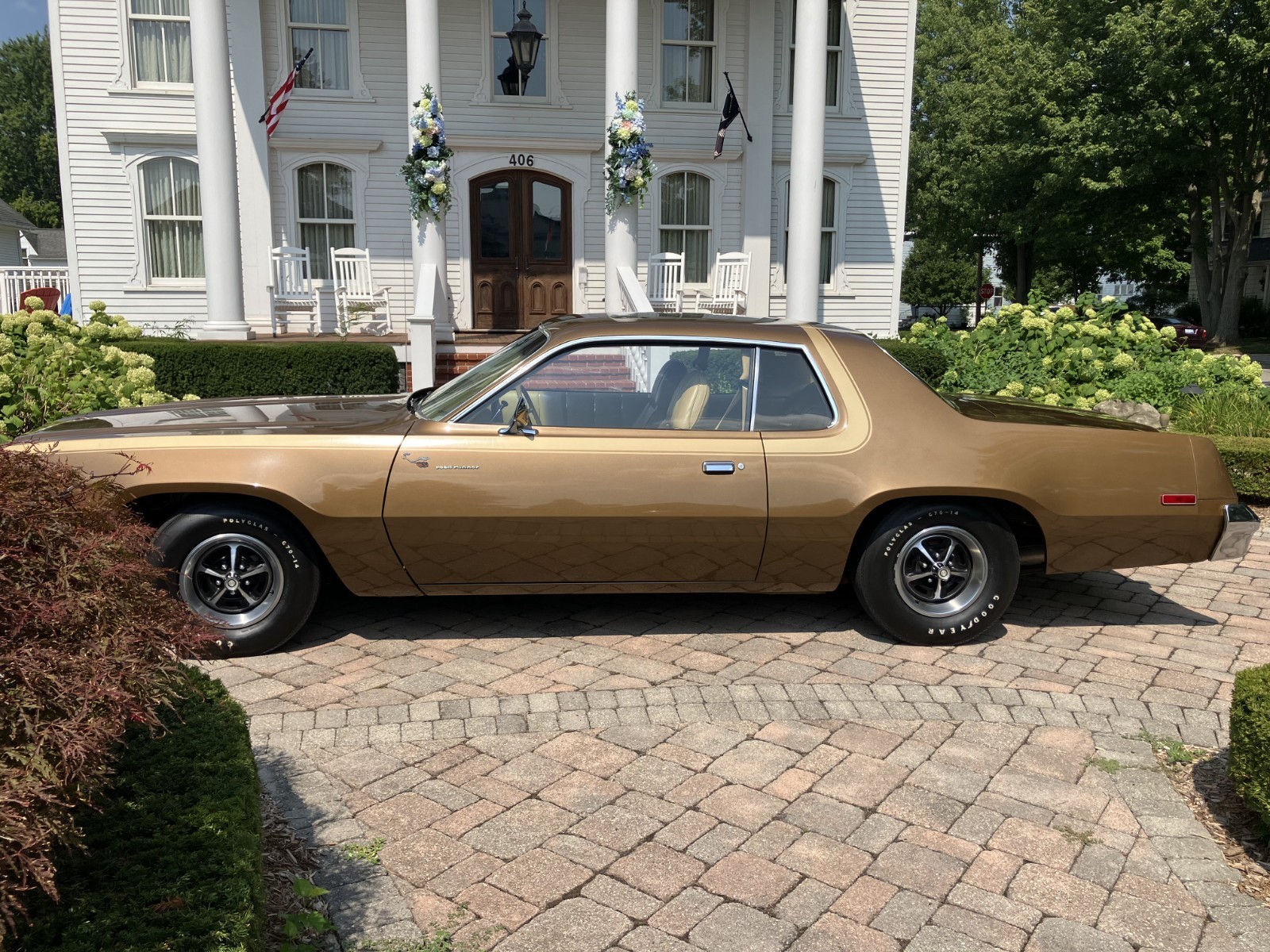 Plymouth-Road-Runner-1975-Coupe-10