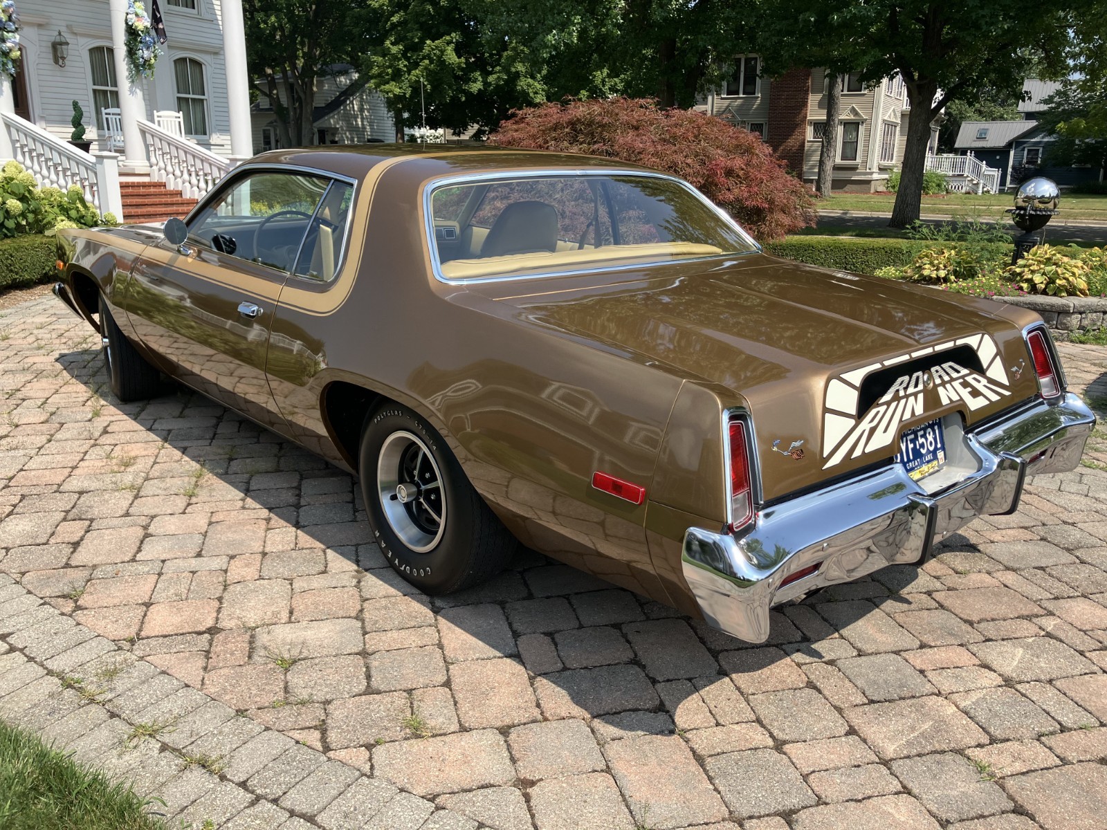 Plymouth-Road-Runner-1975-Coupe-7
