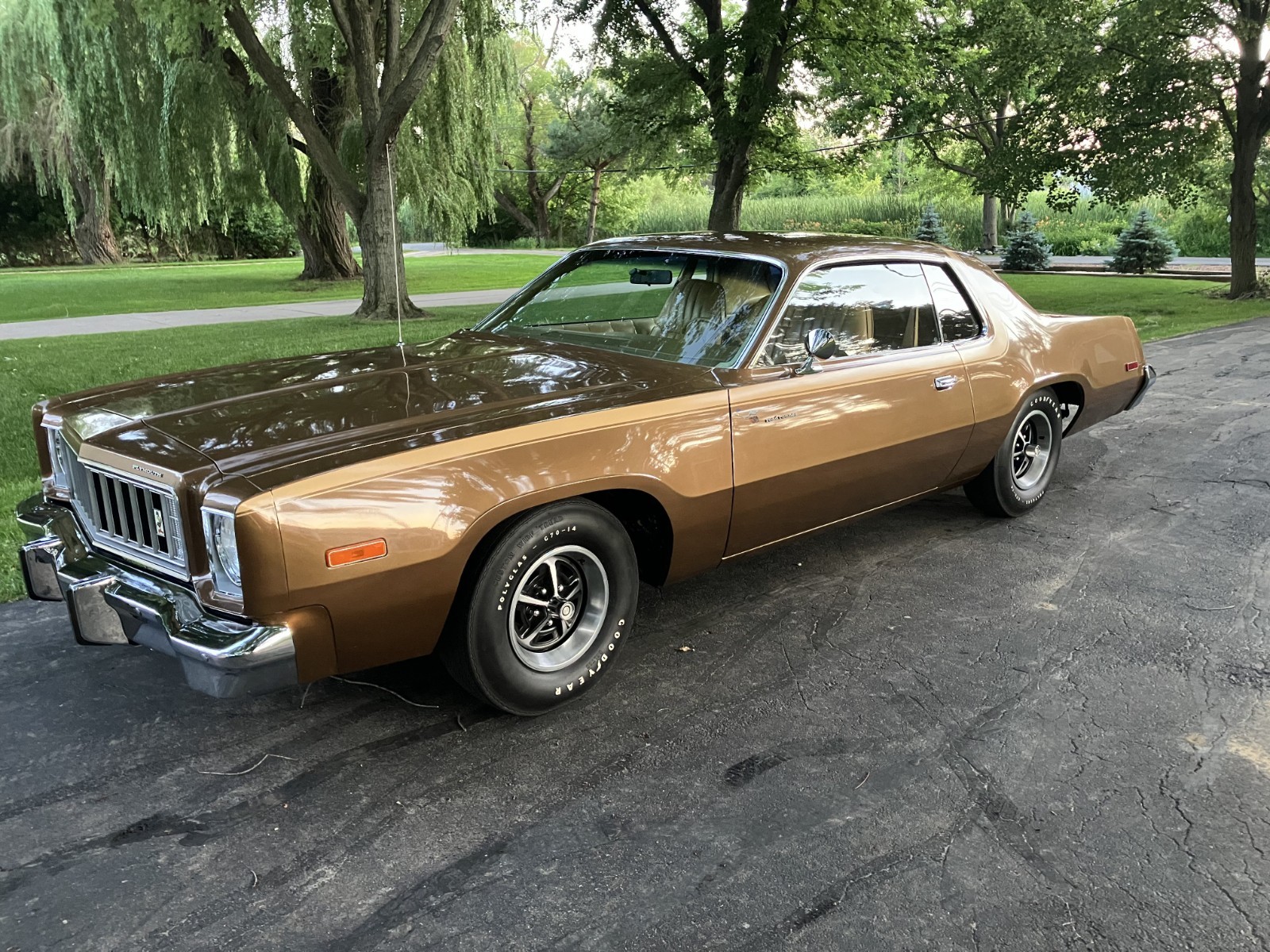 Plymouth Road Runner 1975 Coupe
