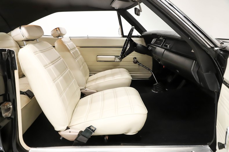 Plymouth-Road-runner-1969-Black-Velvet-White-13