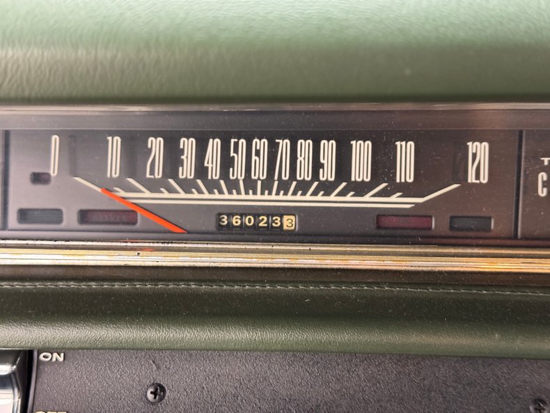 Plymouth-Road-runner-1969-Frost-Green-Metallic-Light-Green-44