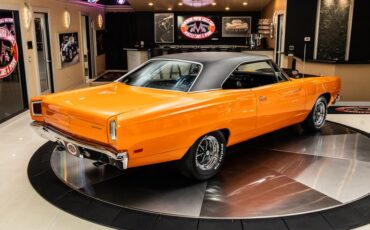 Plymouth-Road-runner-1969-Orange-10