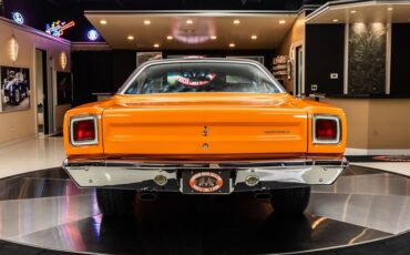 Plymouth-Road-runner-1969-Orange-11