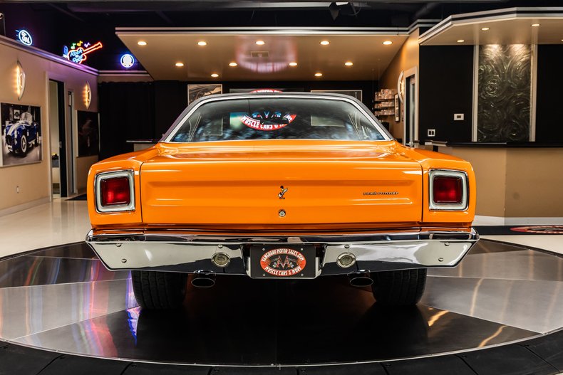 Plymouth-Road-runner-1969-Orange-11