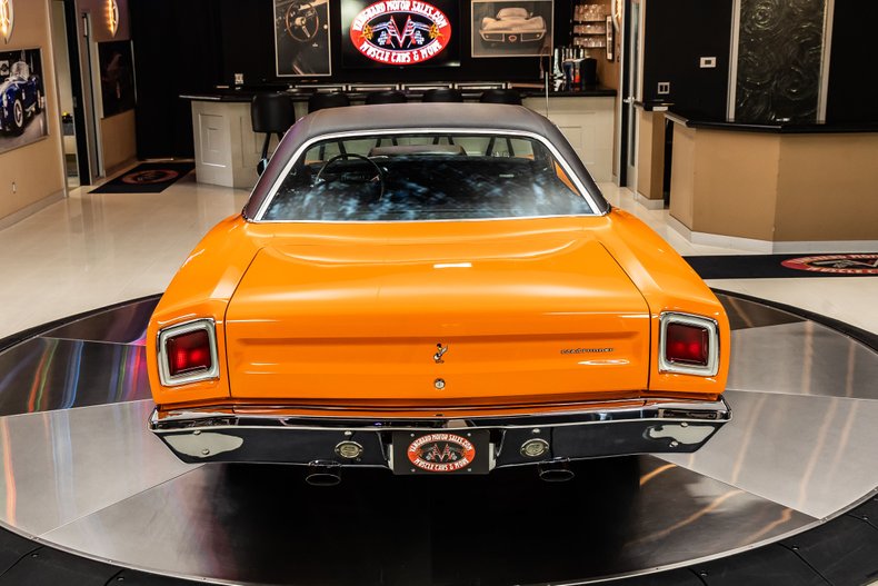 Plymouth-Road-runner-1969-Orange-12