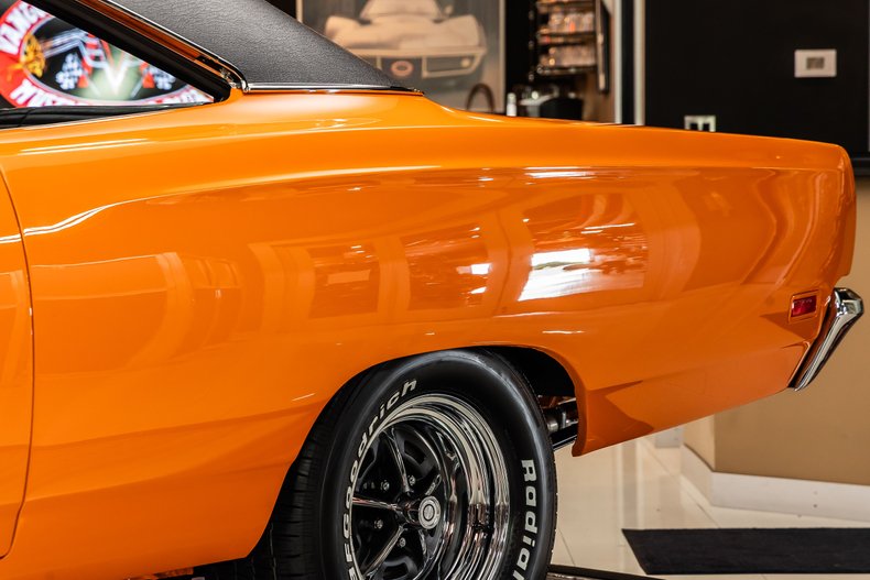 Plymouth-Road-runner-1969-Orange-13
