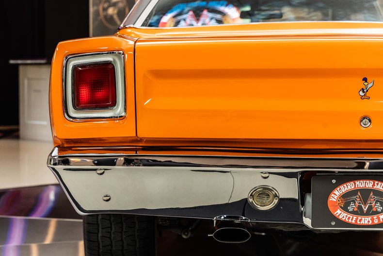 Plymouth-Road-runner-1969-Orange-15