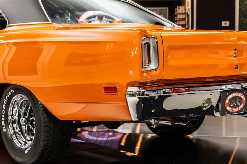 Plymouth-Road-runner-1969-Orange-16
