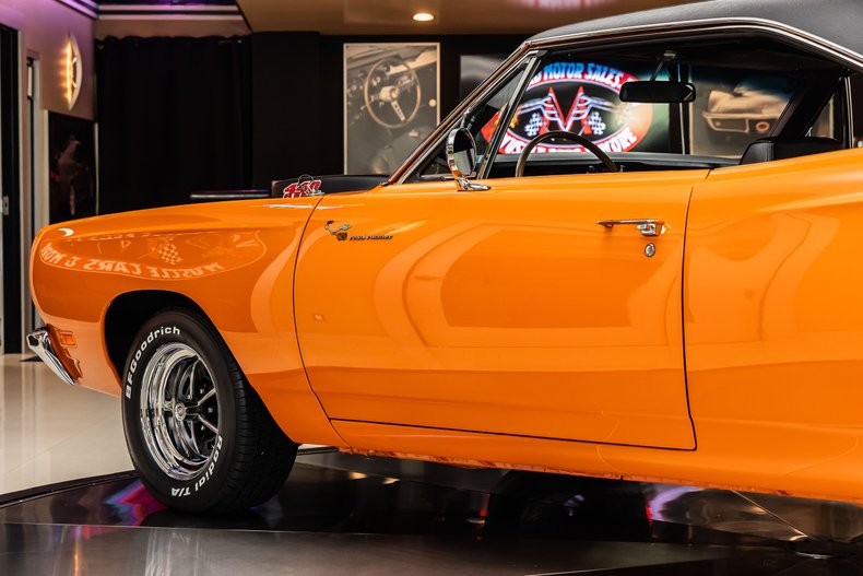 Plymouth-Road-runner-1969-Orange-17