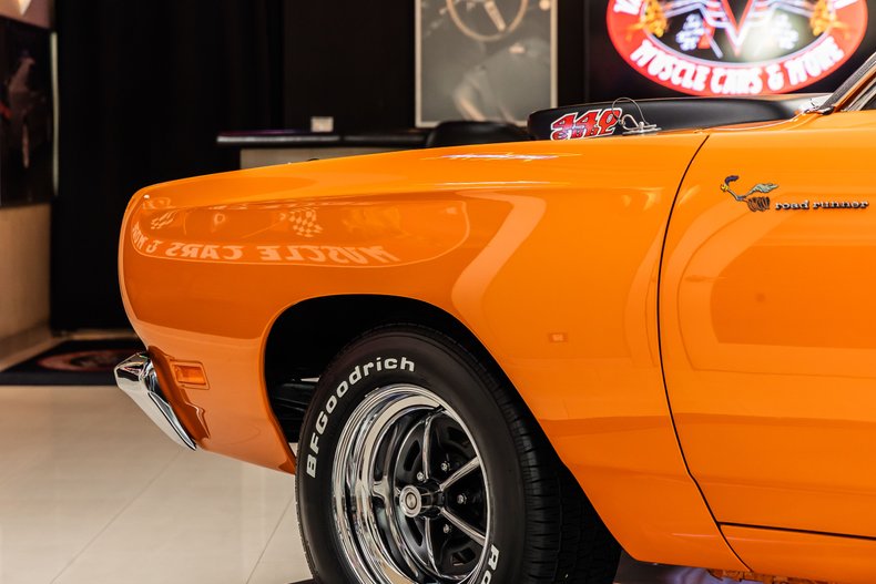 Plymouth-Road-runner-1969-Orange-18