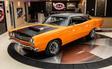 Plymouth-Road-runner-1969-Orange-2