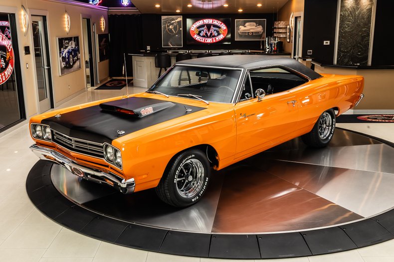 Plymouth-Road-runner-1969-Orange-2
