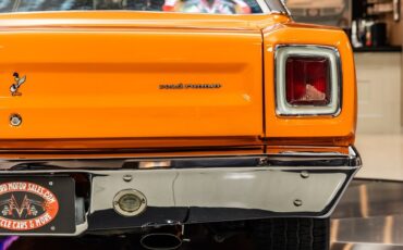 Plymouth-Road-runner-1969-Orange-23