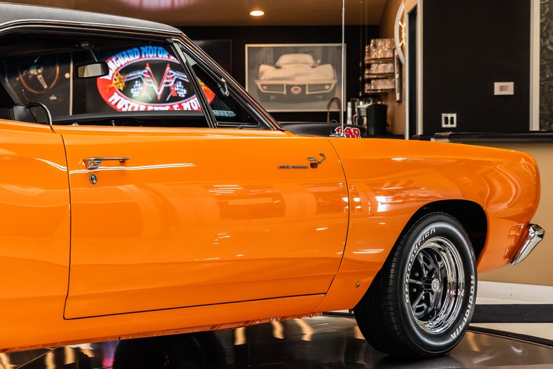Plymouth-Road-runner-1969-Orange-25