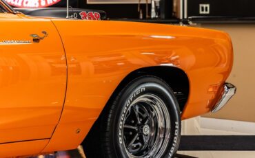 Plymouth-Road-runner-1969-Orange-26