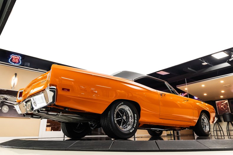 Plymouth-Road-runner-1969-Orange-28