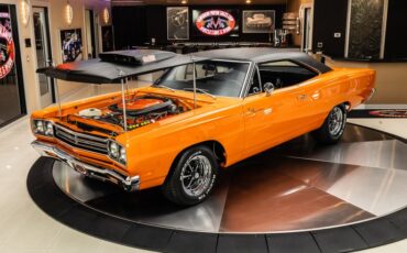 Plymouth-Road-runner-1969-Orange-3
