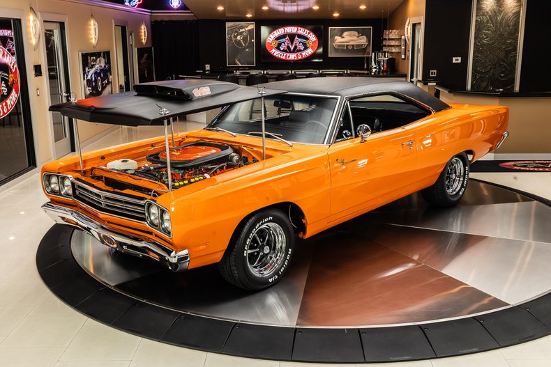 Plymouth-Road-runner-1969-Orange-3