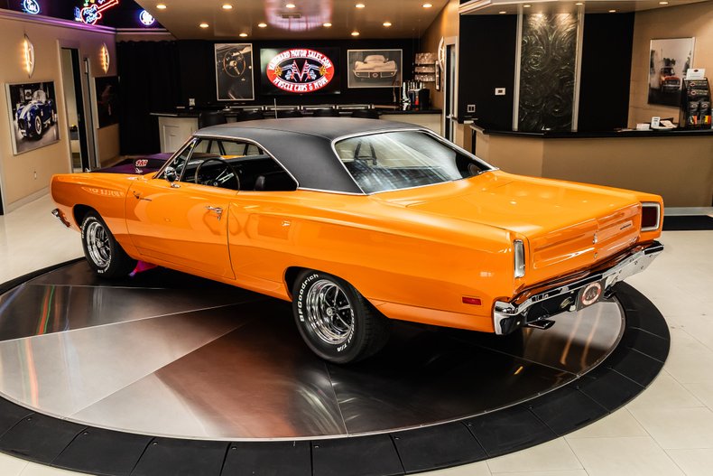 Plymouth-Road-runner-1969-Orange-34