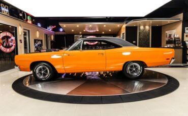 Plymouth-Road-runner-1969-Orange-35