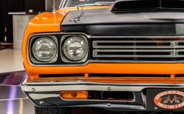 Plymouth-Road-runner-1969-Orange-37