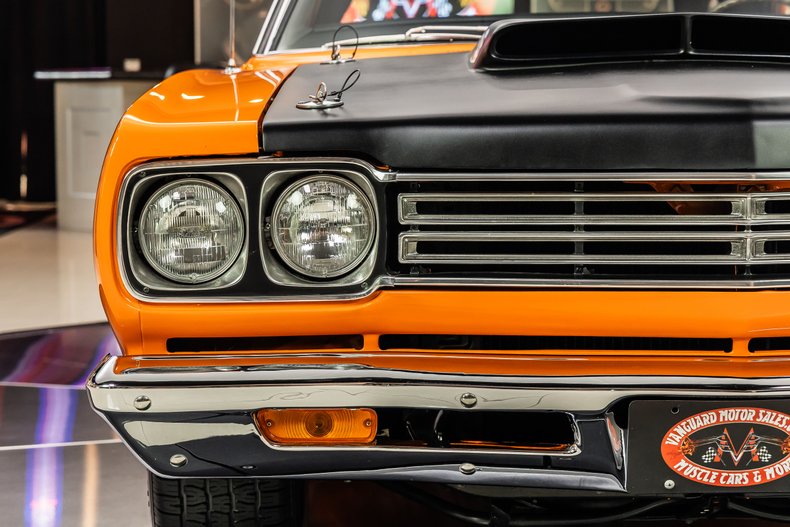 Plymouth-Road-runner-1969-Orange-37