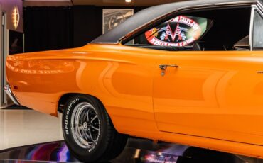 Plymouth-Road-runner-1969-Orange-38