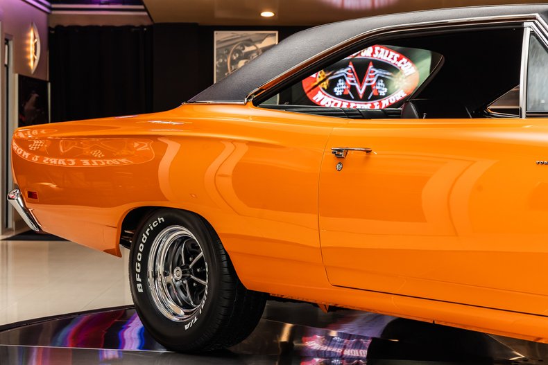 Plymouth-Road-runner-1969-Orange-38