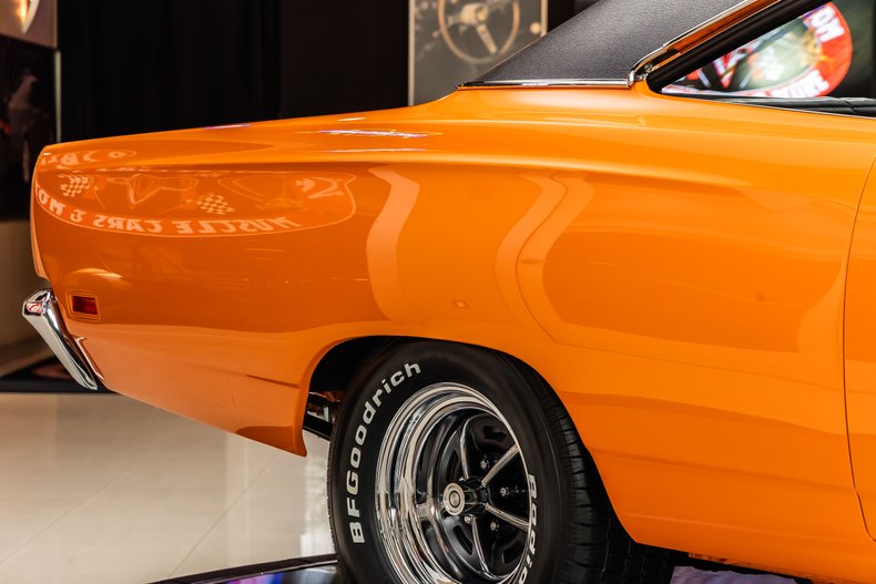 Plymouth-Road-runner-1969-Orange-39
