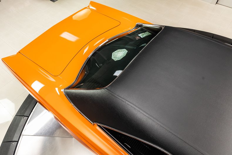Plymouth-Road-runner-1969-Orange-40