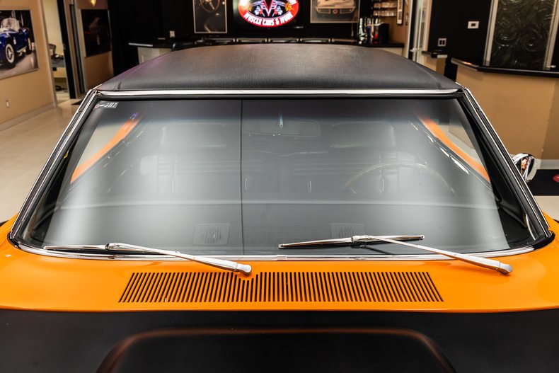 Plymouth-Road-runner-1969-Orange-42
