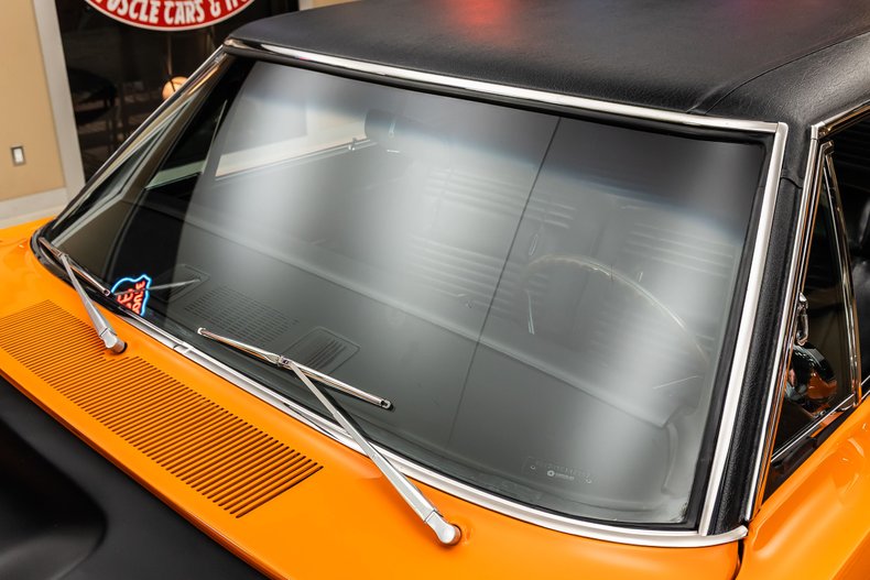 Plymouth-Road-runner-1969-Orange-43