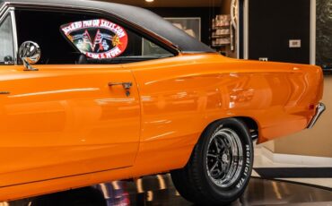 Plymouth-Road-runner-1969-Orange-46
