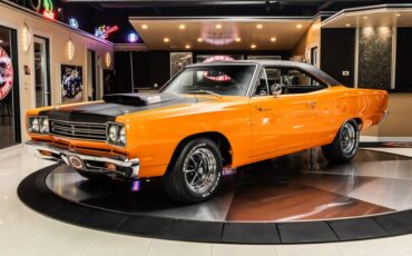 Plymouth-Road-runner-1969-Orange-47