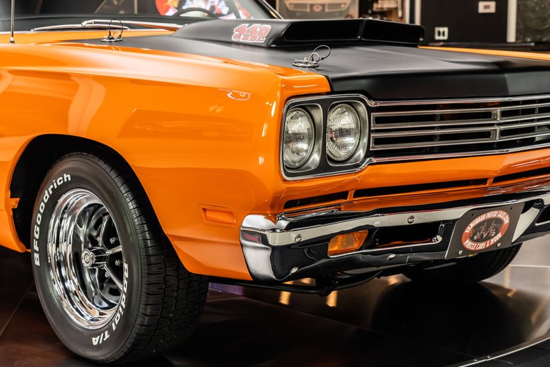 Plymouth-Road-runner-1969-Orange-48