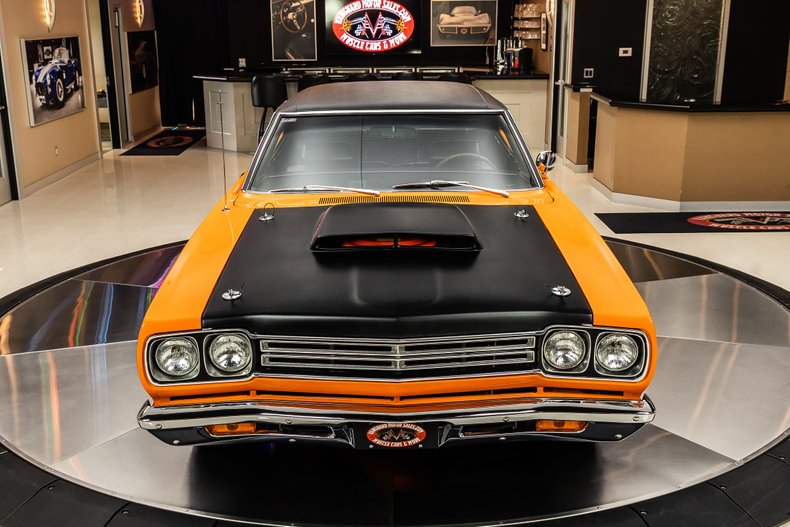 Plymouth-Road-runner-1969-Orange-5