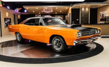 Plymouth-Road-runner-1969-Orange-6