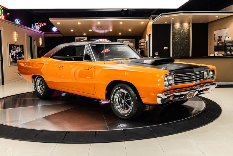 Plymouth-Road-runner-1969-Orange-6