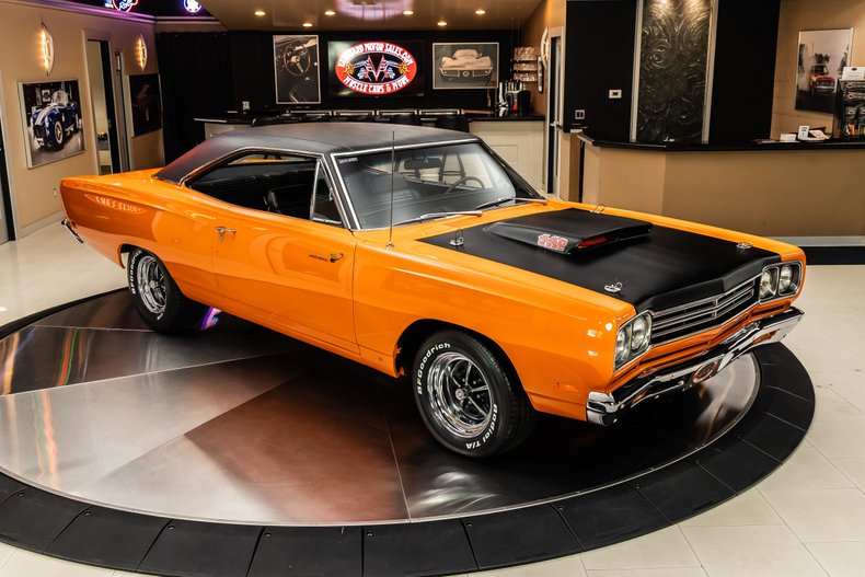 Plymouth-Road-runner-1969-Orange-7