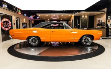 Plymouth-Road-runner-1969-Orange-8