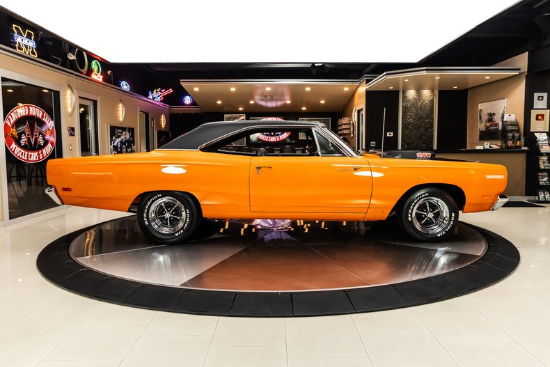 Plymouth-Road-runner-1969-Orange-8
